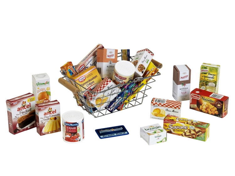 Petit panier de courses en métal avec produits français