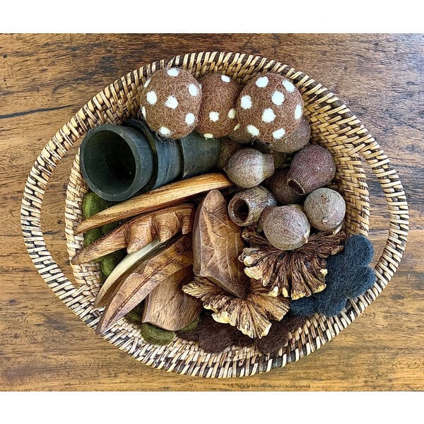 Papoose Toys Nature Loose Parts Panier 35pc