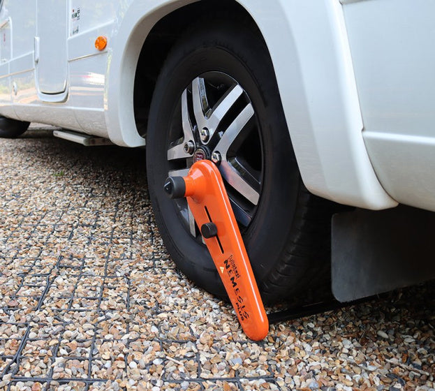 Fullstop Nèmesis Plus Wheel Clamp SCM pour Camper Oranje