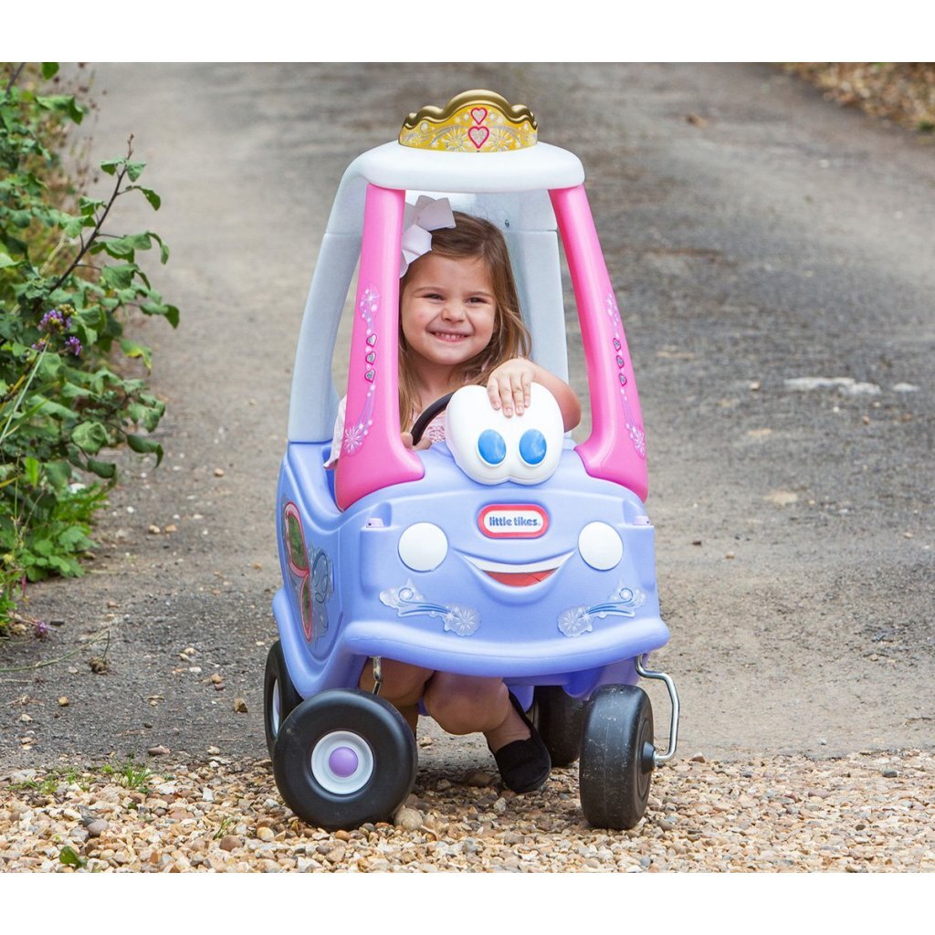 Petite fée à coupé à Little Tikes Cozy
