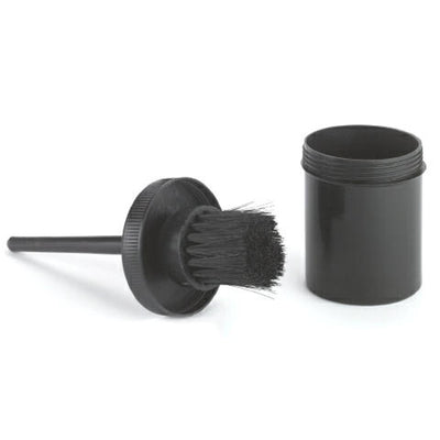 Brosse avec capuchon pour huile pour sabots