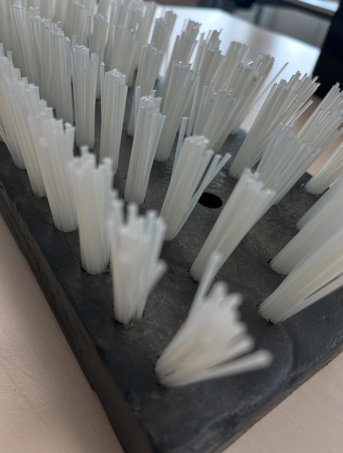 Brosse à mollets nylon blanc 4cm 45x15cm