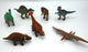 8 dinosaures 7 sur photo + en bonus supplémentaire dino.
