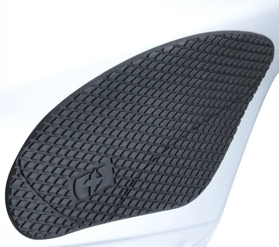Oxford Tank Pads Silicone Black sur le côté