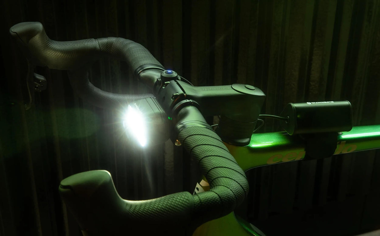 Supernova alimentée par batterie B54 Pro sans batterie