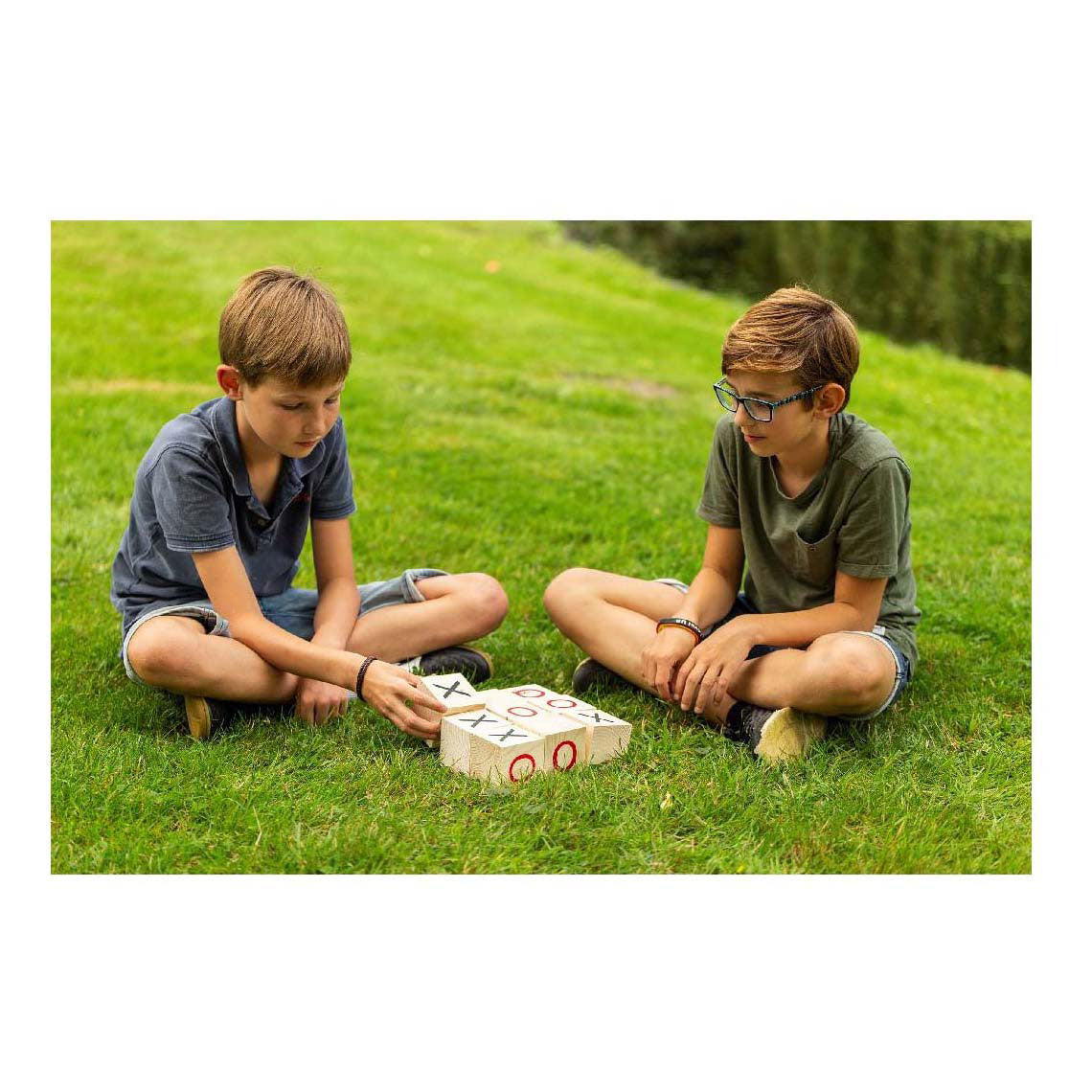 Playage en plein air des œufs de fromage au beurre en bois