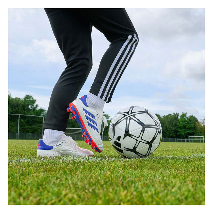 Le ballon de football adi starlancer - blanc noir