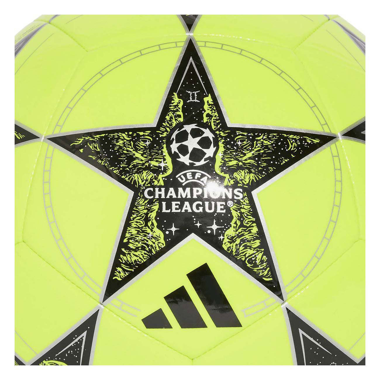 Le ballon de football de la ligue des champions adi - jaune