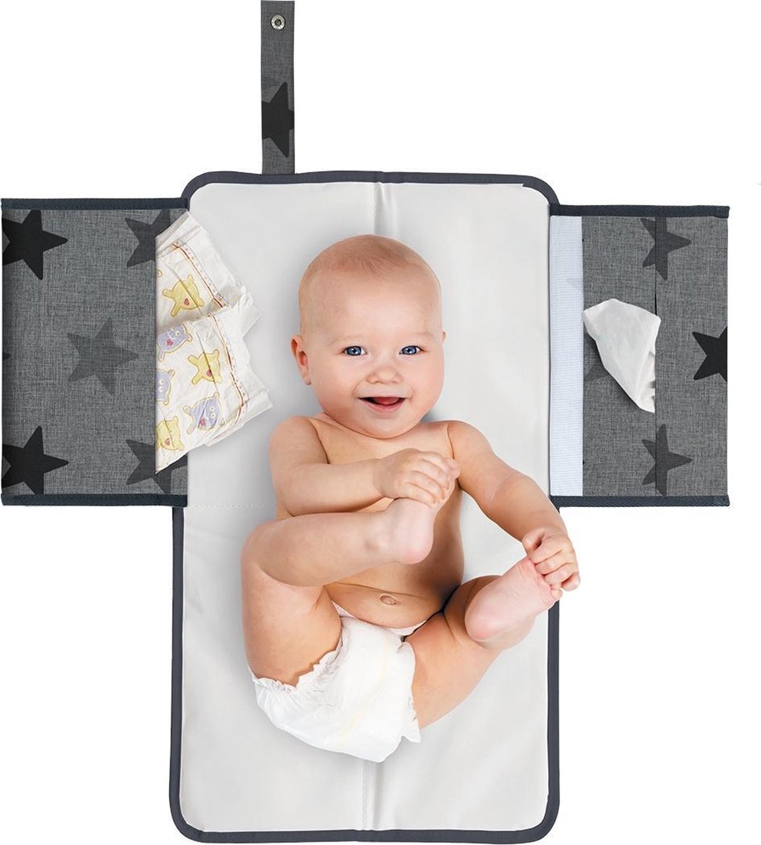 Sac à langer Dooky 3 en 1 – étoiles grises – matelas à langer compact pour les déplacements avec couches, compartiments lingettes pour bébé – doux, élégant, facile à nettoyer