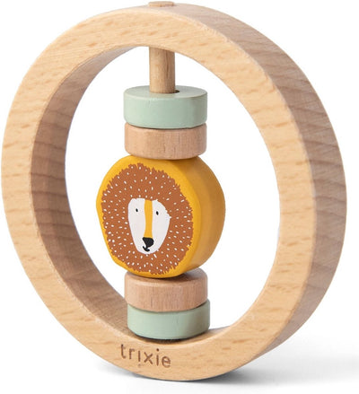 Trixie Wooden hochet autour de M. Lion