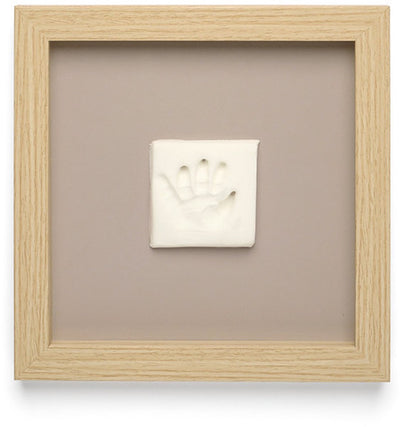 Mains heureuses - cadre imprimé bébé en bois élégant - empreinte de main sertie d'argile - protection en plexiglas - design moderne - cadeau de maternité parfait - 22x22 cm