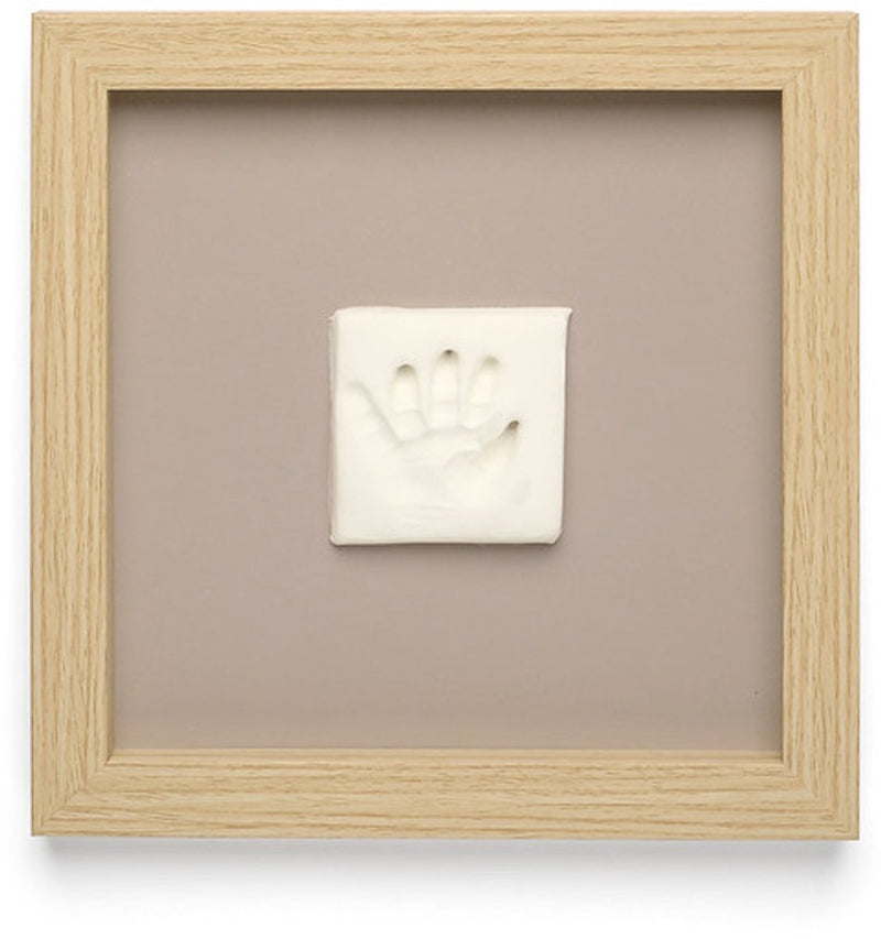 Mains heureuses - cadre imprimé bébé en bois élégant - empreinte de main sertie d'argile - protection en plexiglas - design moderne - cadeau de maternité parfait - 22x22 cm