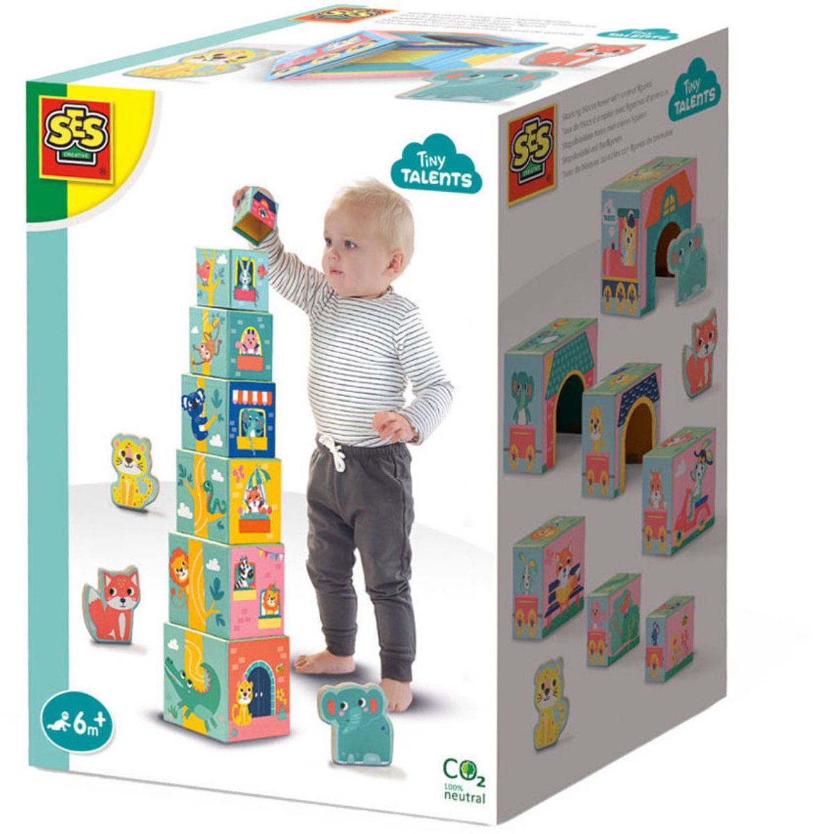 Ses Tiny Talents empilant des blocs Tour avec des figures d'animaux