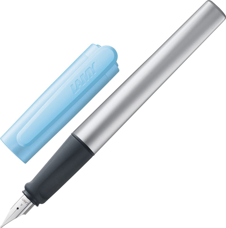 Stylo plume Lamy Nexx Azure - avec poignée antidérapante, plume en acier poli pour gauchers (gauche) en largeur d'écriture m - boîtier triangulaire en aluminium - avec cartouche d'encre bleue T 10