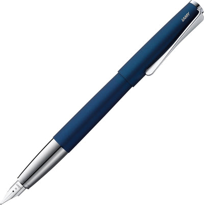 Stylo plume Lamy Studio Imperialblue – élégant boîtier entièrement métallique – avec clip à hélice et plume en acier d'épaisseur moyenne (m) – avec cartouche d'encre T 10 bleue