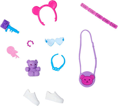 Ensemble d'accessoires Barbie comprenant des chaussures, des lunettes de soleil, un sac à main, un ours en peluche et un appareil photo