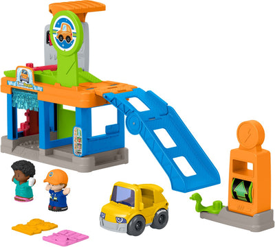 Les petits personnages de Fisher-Price alimentent une station-service amusante