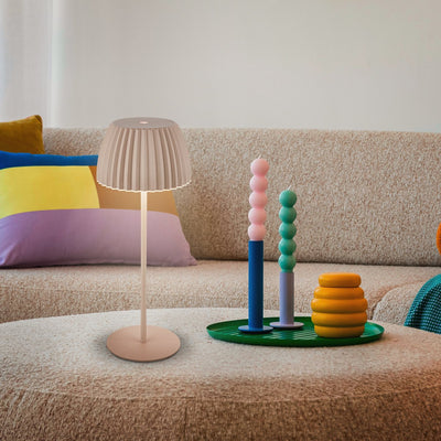 B.k.licht briloner champ - lampe de table rechargeable - lampe sans fil - intensité tactile - pour l'intérieur et l'extérieur - lauréat du prix du design allemand 2025 - beige - ø14,5 x 36,5 cm