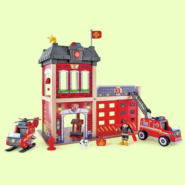 Coffret de jeu Hape caserne de pompiers avec camion de pompiers, hélicoptère et son et lumière - 13 pièces, à partir de 3 ans