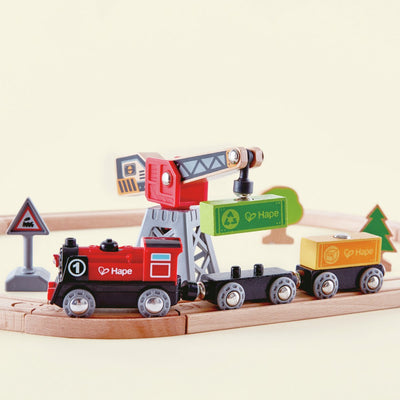 Boucle de livraison de marchandises Hape - coffret de train en bois avec grue magnétique et locomotive, 19 pièces, 3+