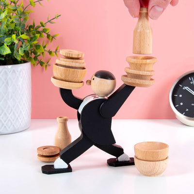 Kikkerland jeu de société ne donne pas de pourboire au serveur - jeu d'empilage - ne laisse pas tomber le serveur - jeu d'équilibre - jeu - contrôle ton équilibre - activité - jeu familial - amusant pour les enfants à partir de 6 ans