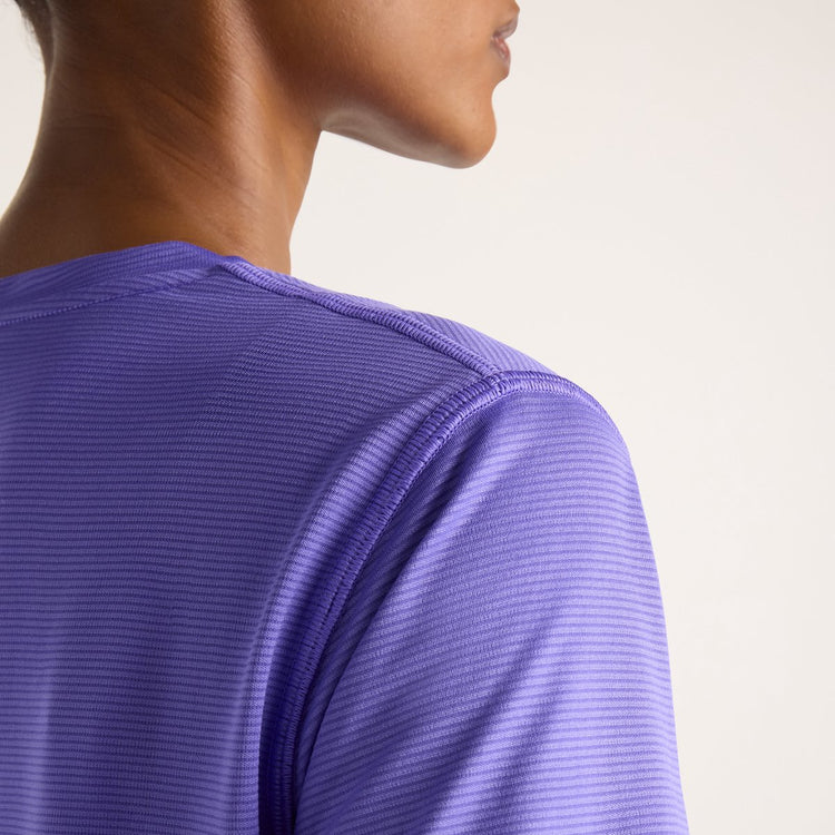 T-shirt New Balance Sports Essentials T-shirt de sport pour femme - violet électrique
