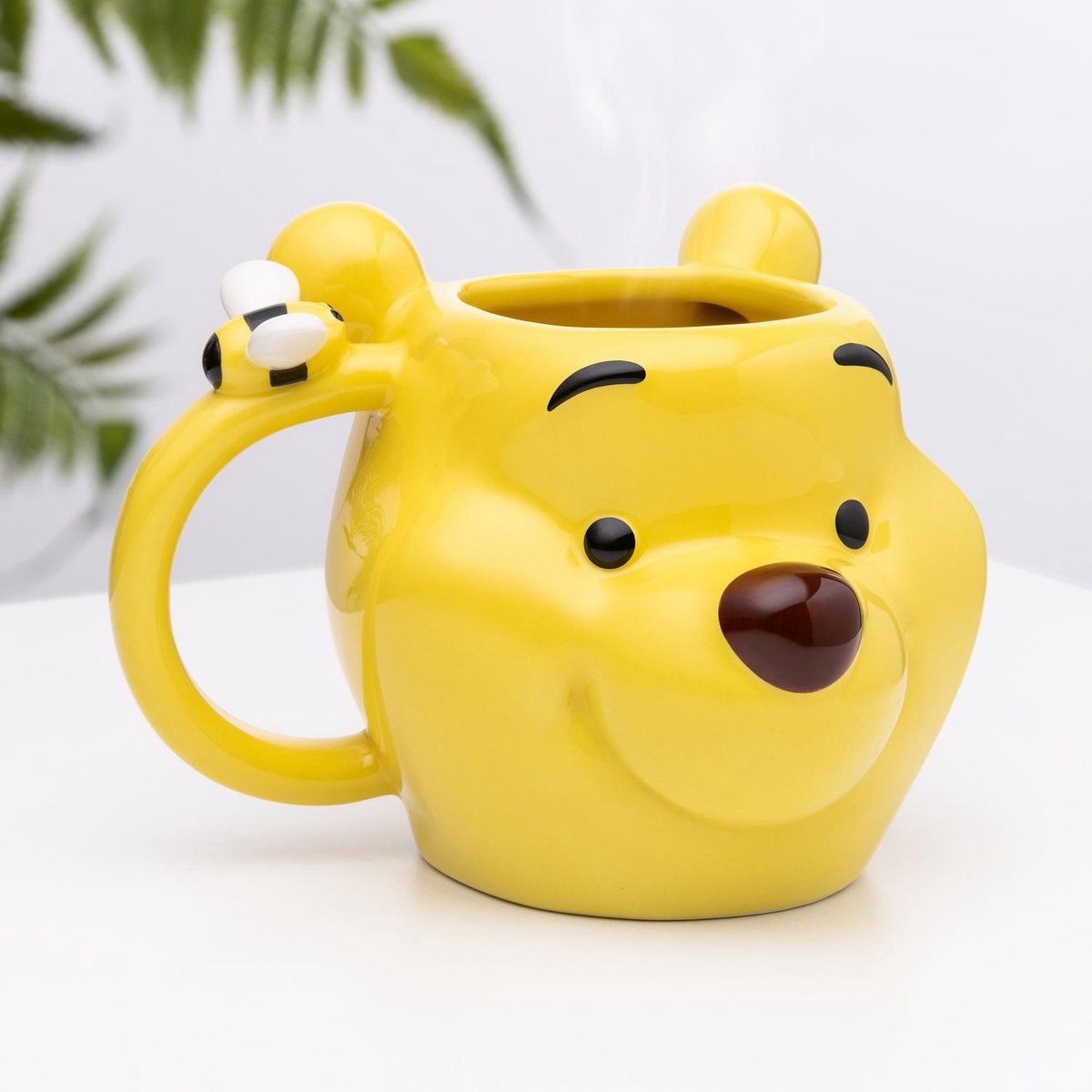 Tasse Paladone Winnie l'ourson – Tasse à thé classique Disney sous licence officielle de l'abeille ourson, idéale pour le thé ou le café, céramique de cuisine Disney, 350 ml (11 fl oz) –