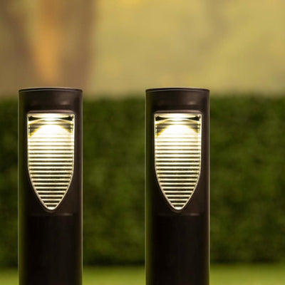 Éclairage de jardin solaire Grundig - lampe de jardin avec piquet - éclairage extérieur - lumière LED blanc chaud - IP44 protégé contre les éclaboussures - durée de combustion 6-8 heures - noir