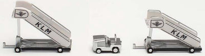 Escalier historique Herpa (2 pcs.) + tracteur (1 pc.) klm (nl) 1:200