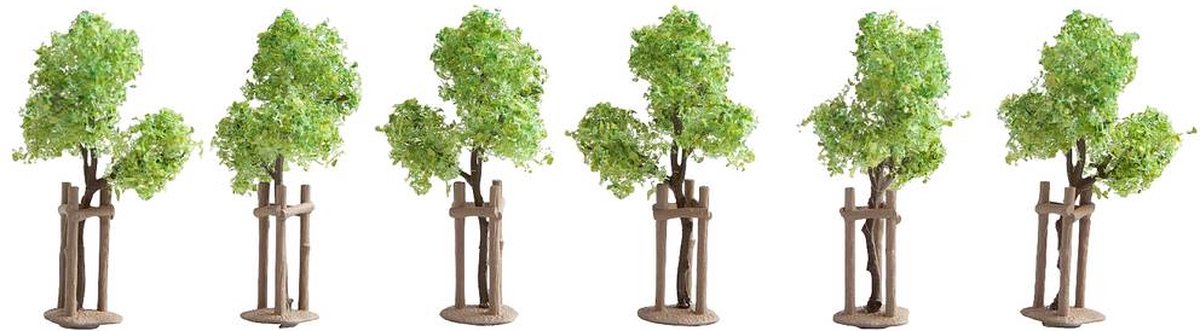 Ni les jeunes arbres avec support