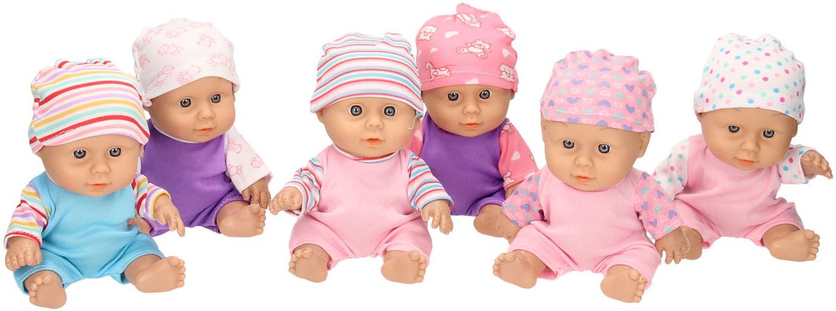 Poupée bébé avec chapeau