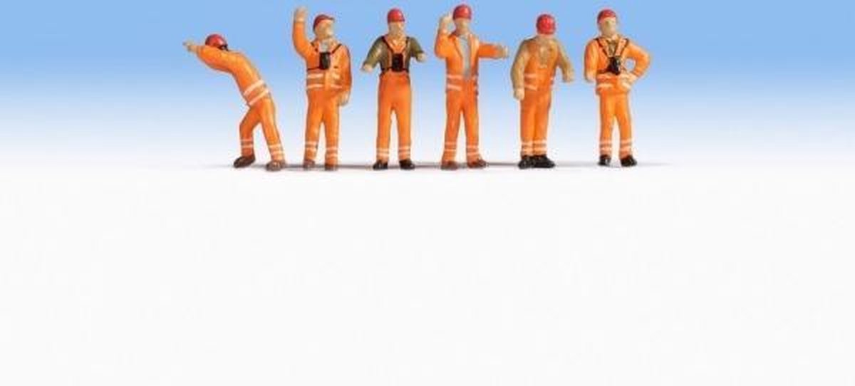 Ni 36275 n figurines du personnel de manœuvre peintes, debout