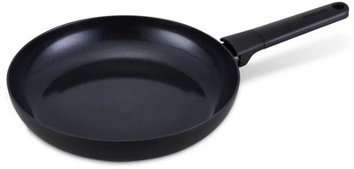 Poêle Brabantia vanta - ø 28 cm - ergonomique et légère - 100% sans pfas - design tendance - 100% aluminium recyclé - revêtement antiadhésif céramique - convient tous feux - noir.