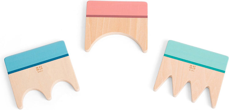 Peigner le sable pour faire des formes dans le bois de sable 3 morceaux