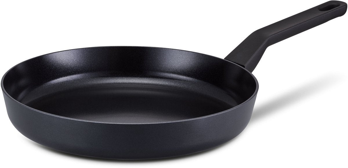 Poêle à frire Brabantia onyx r ns. ø 24cm - 100% sans PFA - compatible induction - aluminium léger 100% recyclé - poignée ergonomique résistante à la chaleur - revêtement céramique - revêtement antiadhésif - noir