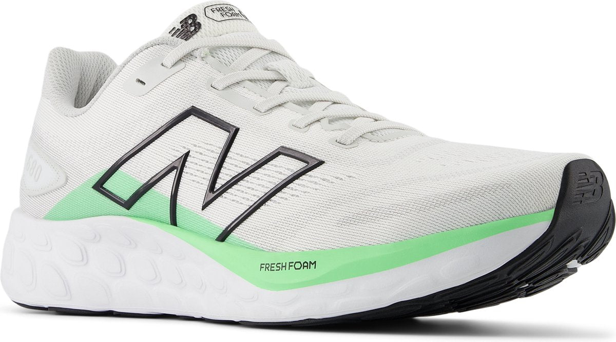 Chaussures de sport New Balance 680 pour hommes - réflexion