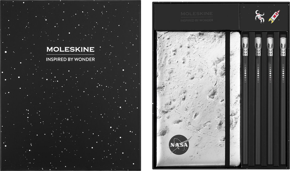 Moleskine nasa bundle box (carnet 13x21cm, 4 crayons blackwing 2 pins)