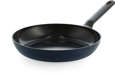 Poêle BK Enjoy 28 cm – revêtement antiadhésif sans PFA – poêle à induction – poêle en céramique – passe au four jusqu'à 160°c – passe au lave-vaisselle – poignées froides – bleu oxford