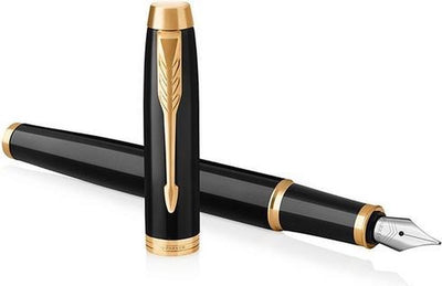 Parker dans un stylo plume | laque noire avec détails dorés | plume fine avec recharge bleue | coffret cadeau