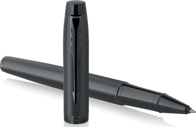 Parker dans un stylo roller | noir mat avec finition noire | pointe fine avec recharge d'encre noire | emballage cadeau