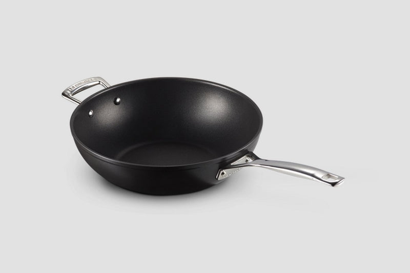Poêle wok Le Creuset avec manche - les forgées tns - ø 30 cm 4,7 litres - revêtement antiadhésif standard