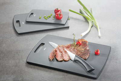 Planche à découper Gefu levoro – 31 x 21,5 cm – antibactérienne – passe au lave-vaisselle – plastique – gris
