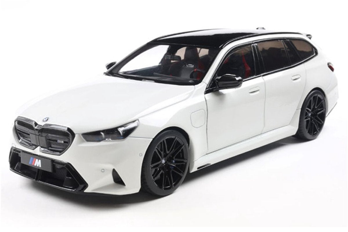 Solido BMW M5 Touring (G99) '24, blanc (Alpine White Solid) échelle 1:18