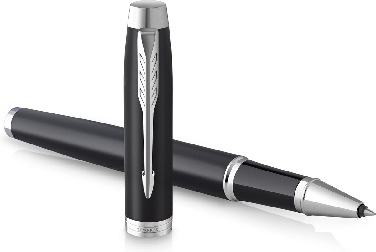 Parker dans un stylo roller | noir mat avec garniture chromée | pointe fine avec remplissage d'encre noire | emballage cadeau