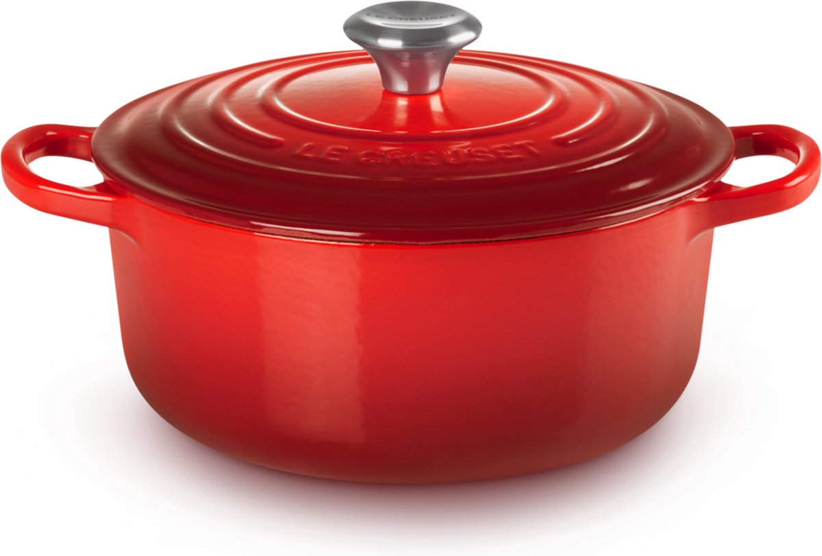 Poêle à frire signature Le Creuset rouge cerise – ø 22 cm 3,3 litres – poêle ronde en fonte – dans une teinte rouge cerise vibrante – pour ragoût, rôtis ou soupes – passe à l'induction, au four et au lave-vaisselle
