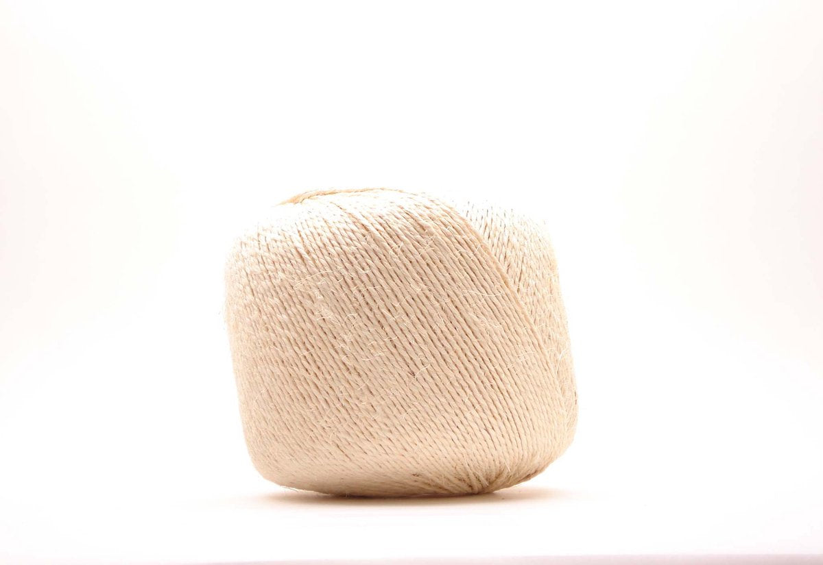 Boule torsadée de corde d'emballage en sisal 2,5 kg environ. 630 mètres