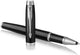 Parker dans un stylo roller | peinture noire avec finition chromée | plume fine | encre noire | emballage cadeau