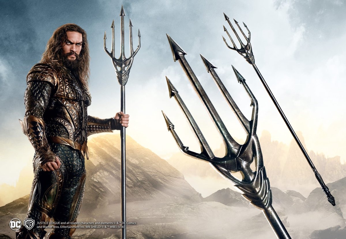 La noble collection Aquaman trident - réplique du trident en bois et métal