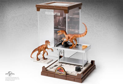 Noble Collection Jurassic Park: Velociraptor PVC Diorama