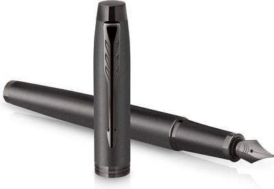 Stylo plume Parker im monochrome | encre bleue | finition et détails en bronze | point fin | emballage cadeau